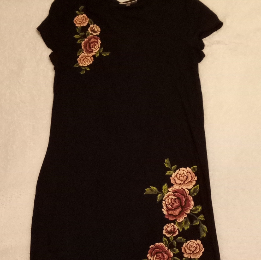 A rose black dress